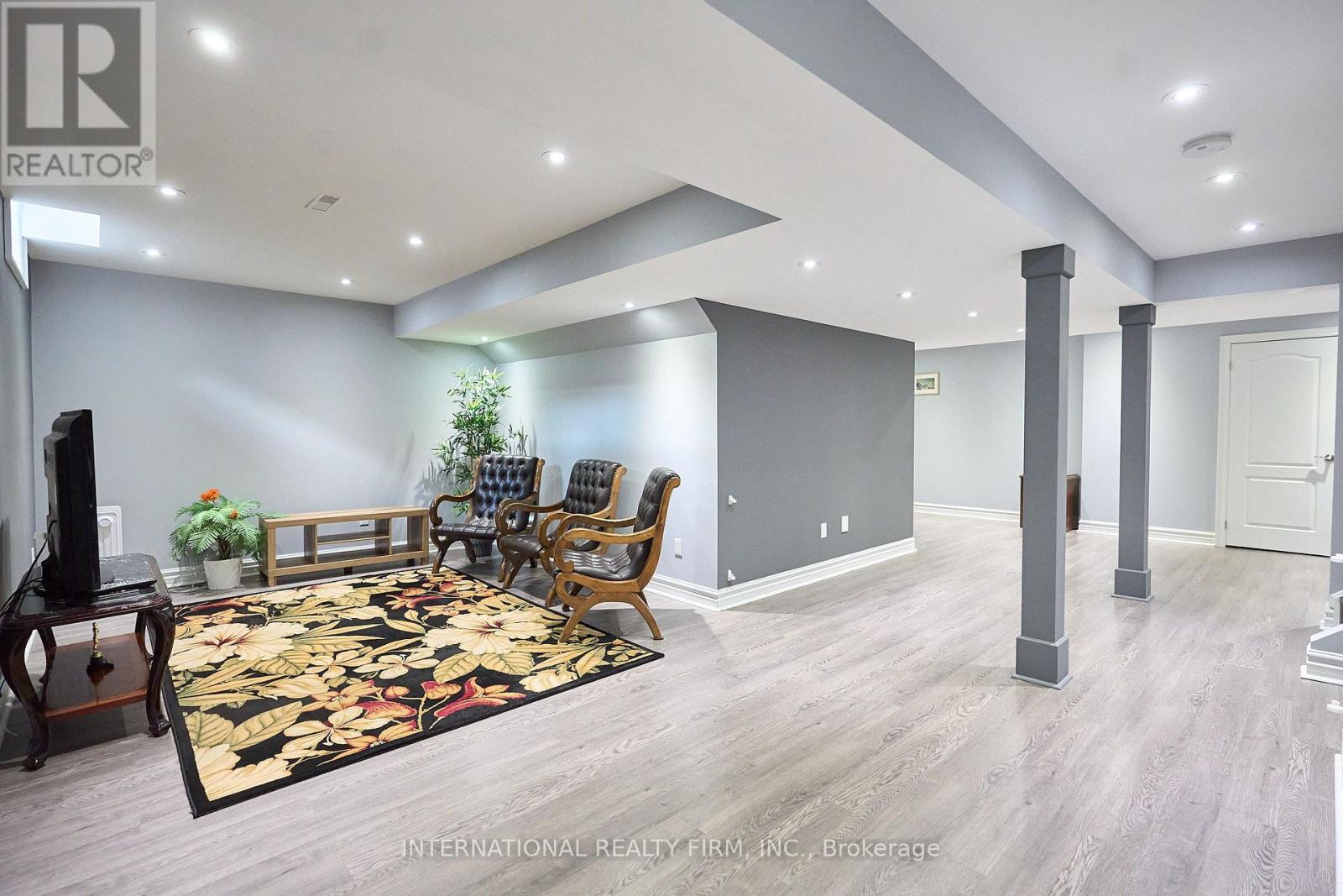 212 PRINGLE AVENUE - Image 32