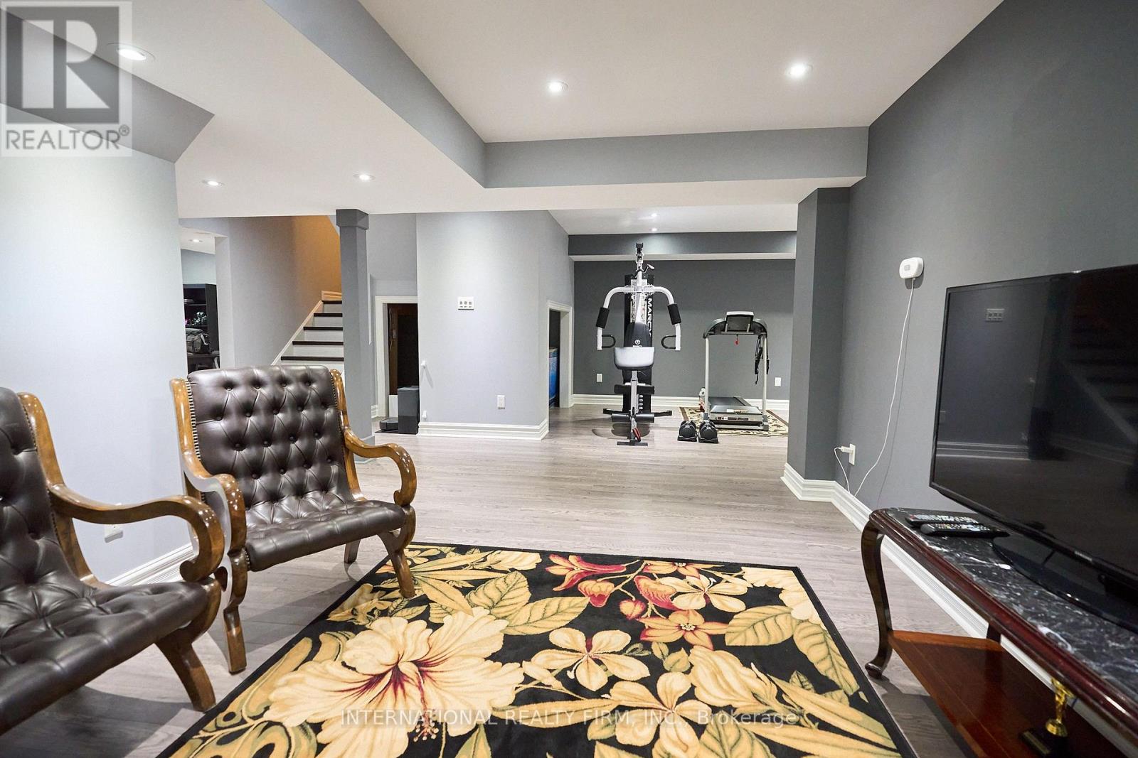 212 PRINGLE AVENUE - 34