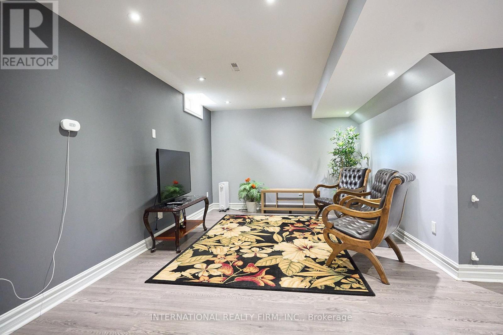 212 PRINGLE AVENUE - Image 36
