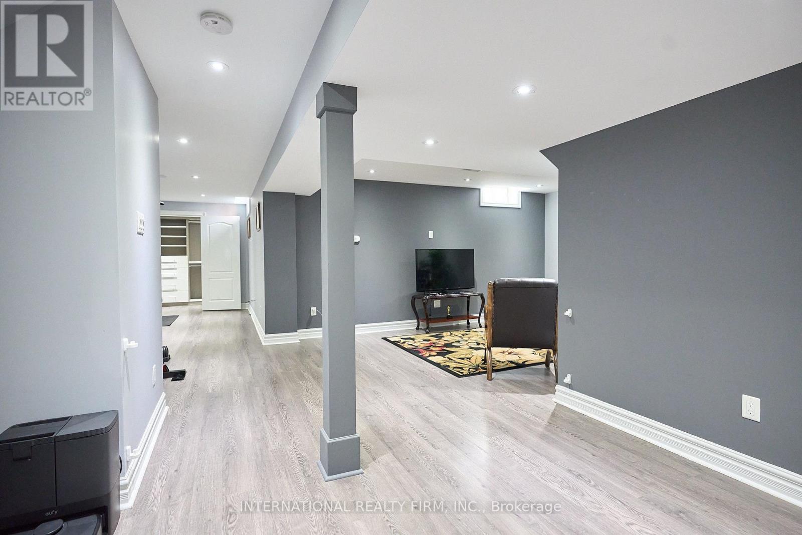 212 PRINGLE AVENUE - 37