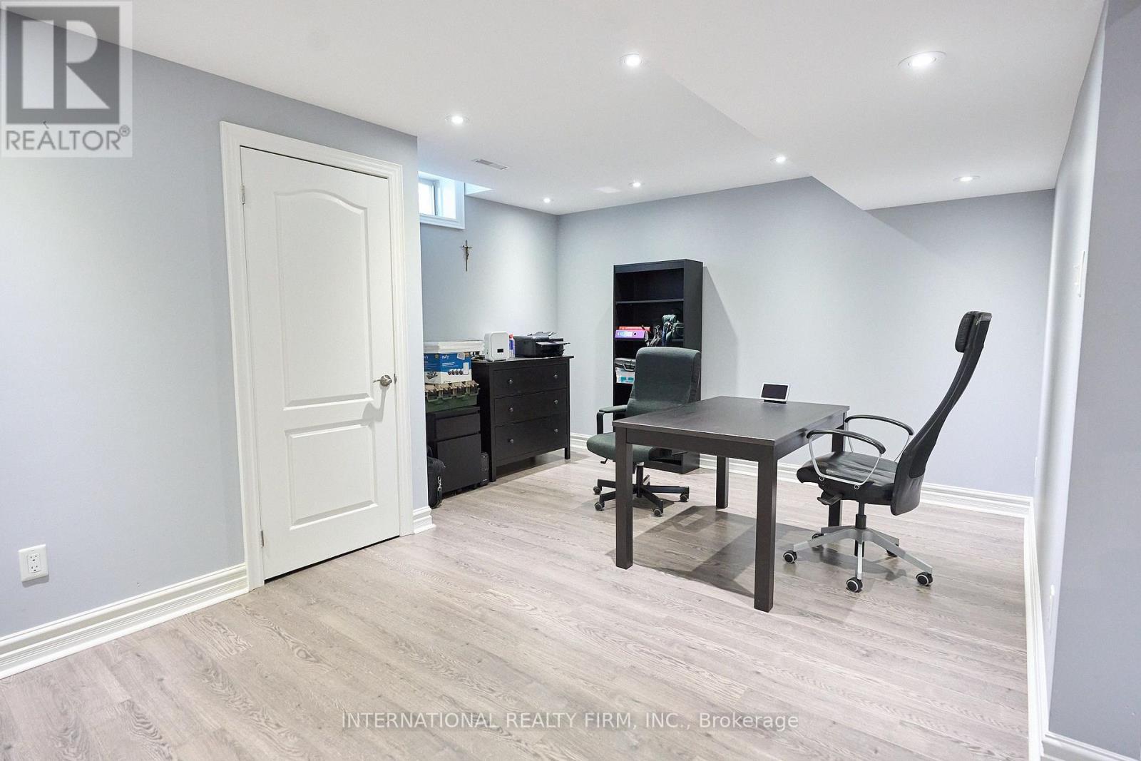 212 PRINGLE AVENUE - 39