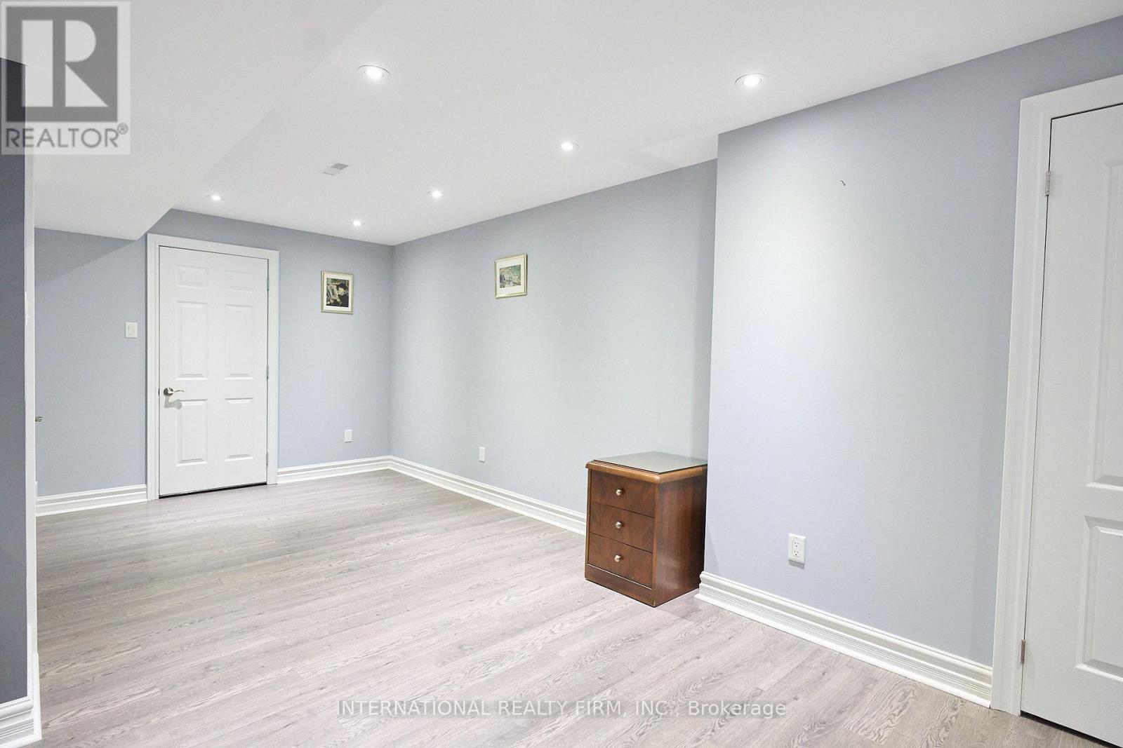 212 PRINGLE AVENUE - 40
