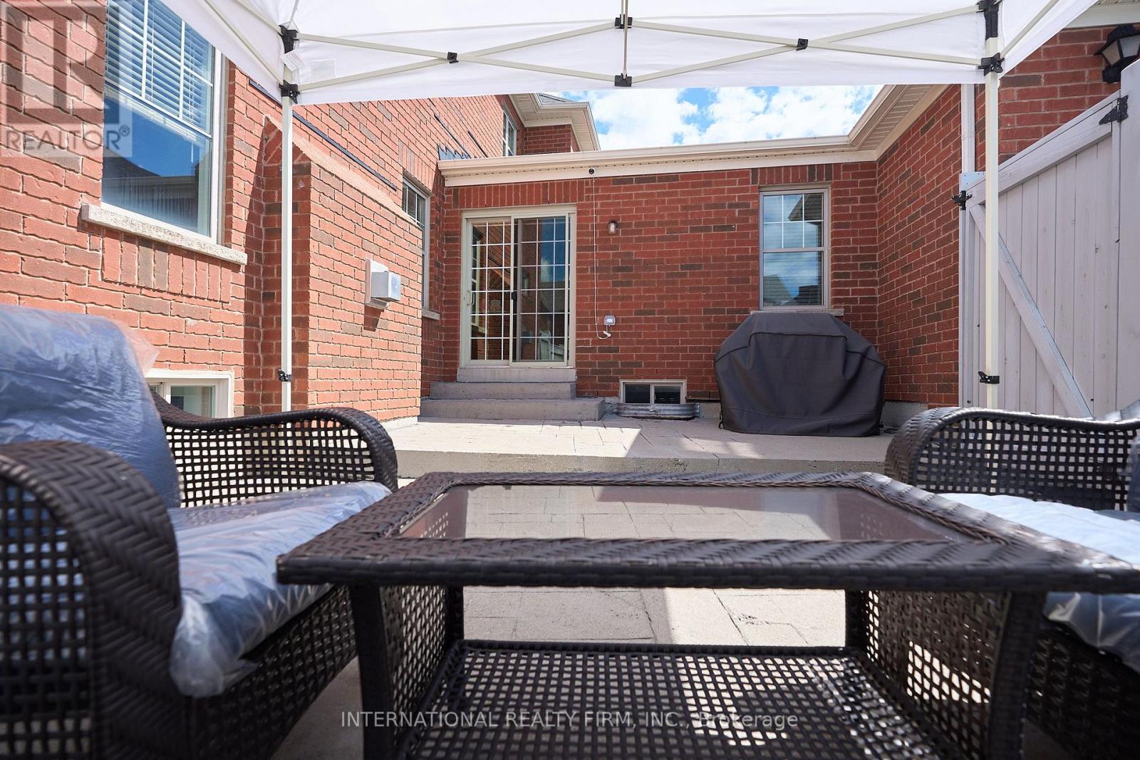 212 PRINGLE AVENUE - 5