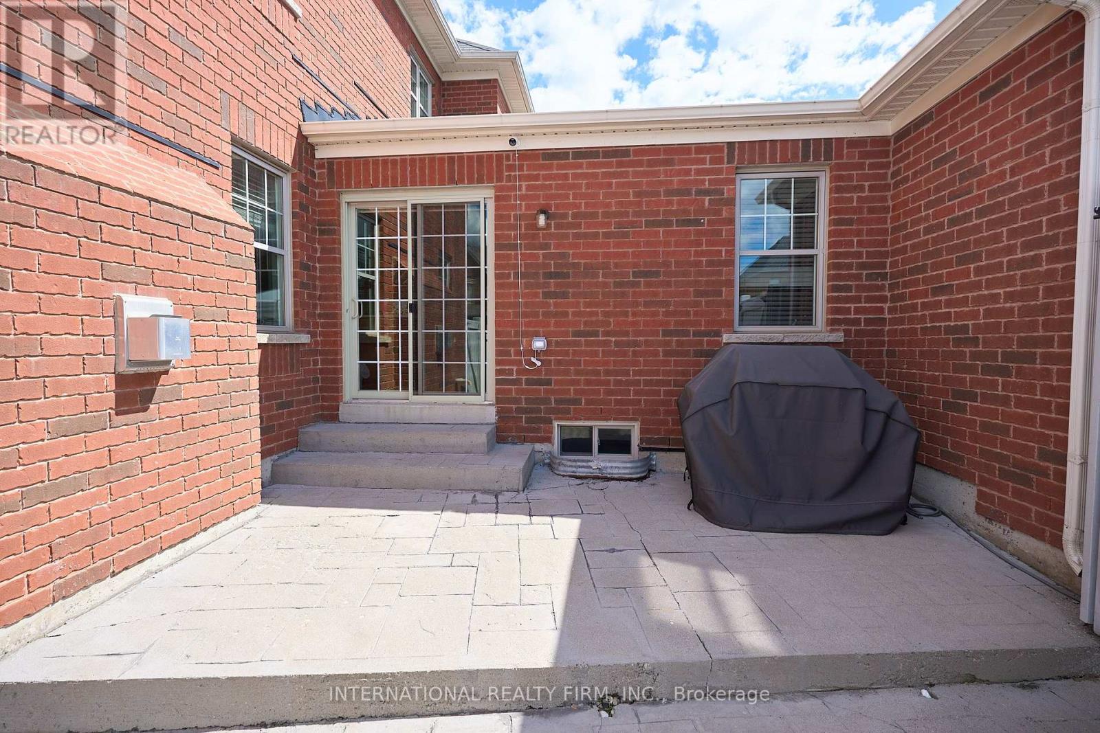 212 PRINGLE AVENUE - 6