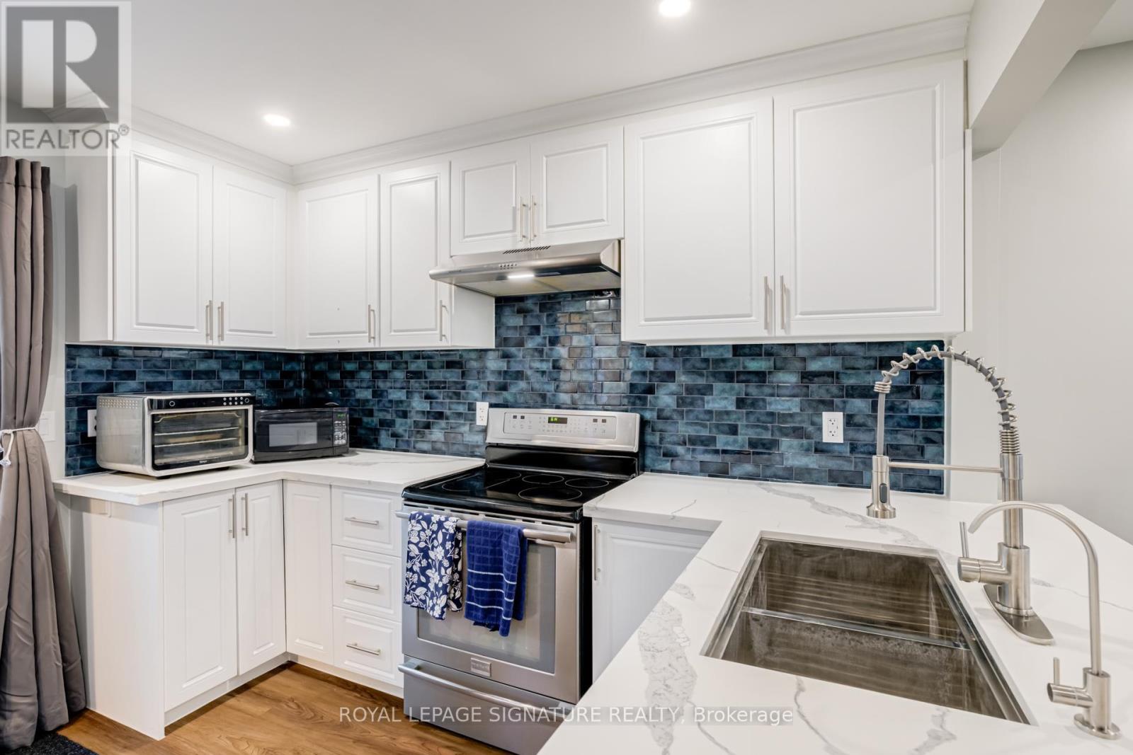 8 MOUNTSBERG ROAD - 10