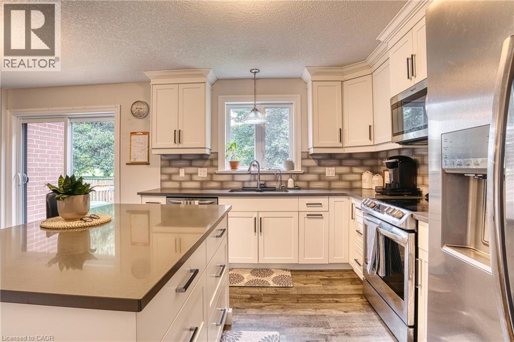 885 BINNING Street W - Image 13