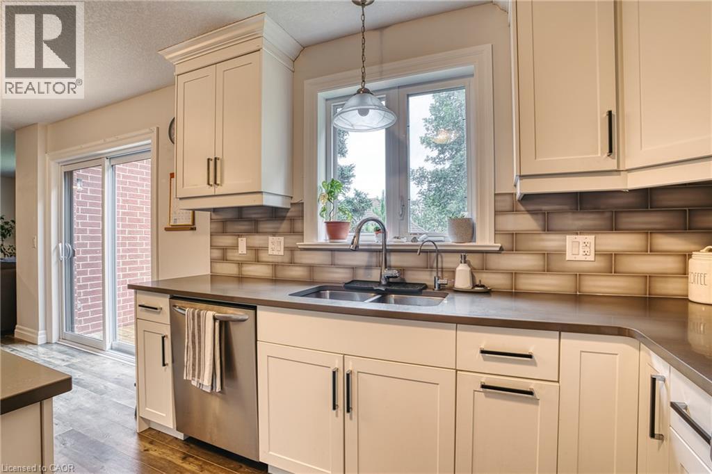 885 BINNING Street W - Image 14