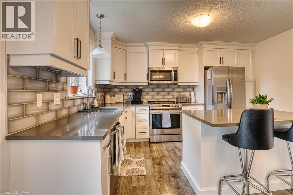 885 BINNING Street W - Image 15