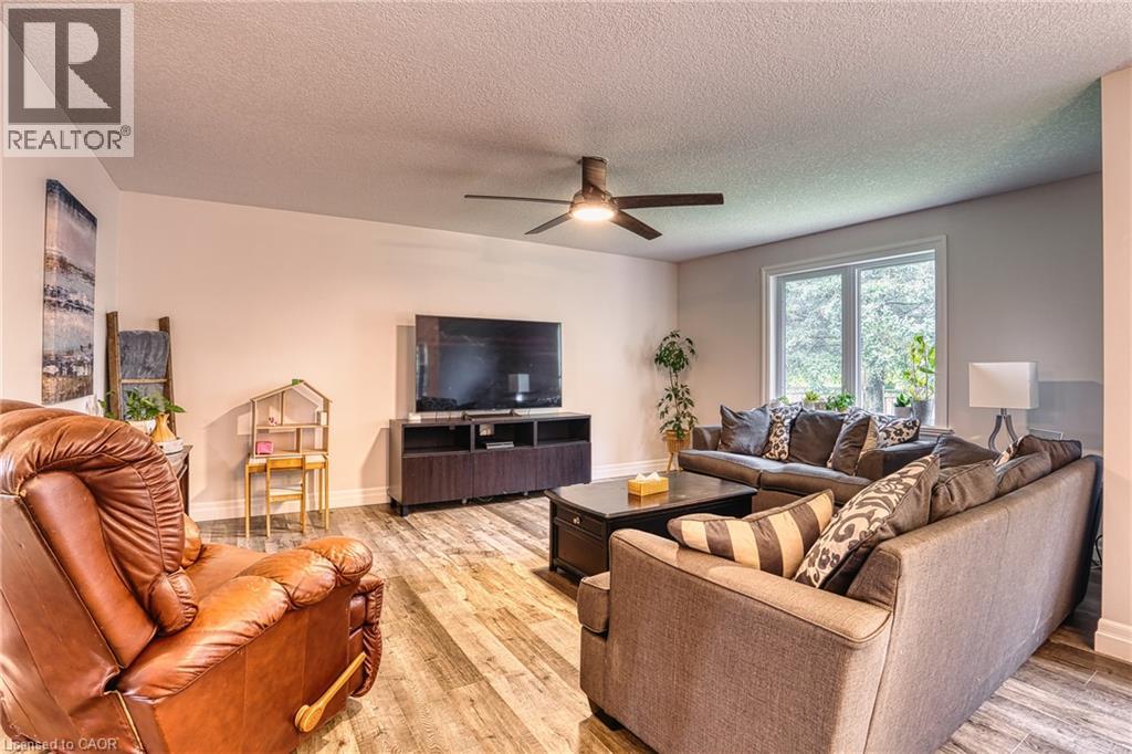 885 BINNING Street W - 18