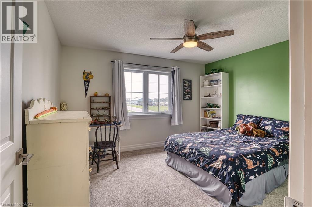 885 BINNING Street W - Image 25