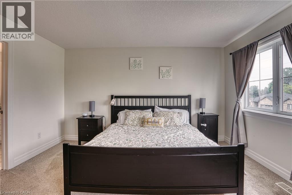 885 BINNING Street W - Image 29