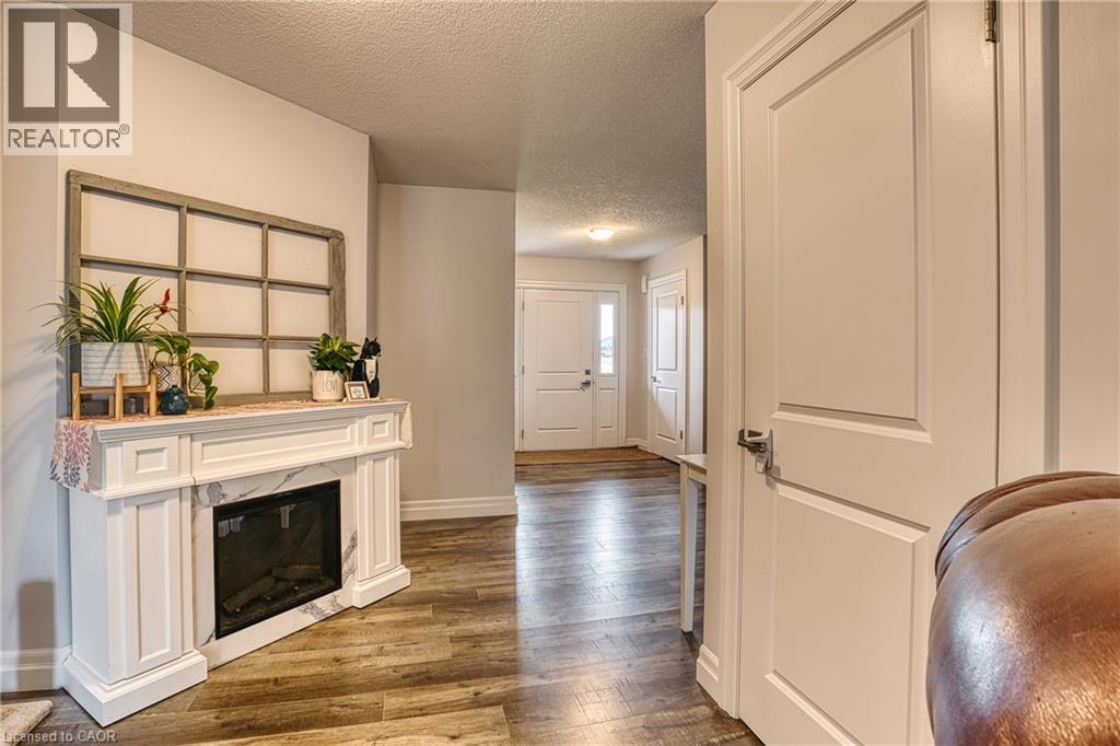 885 BINNING Street W - Image 8
