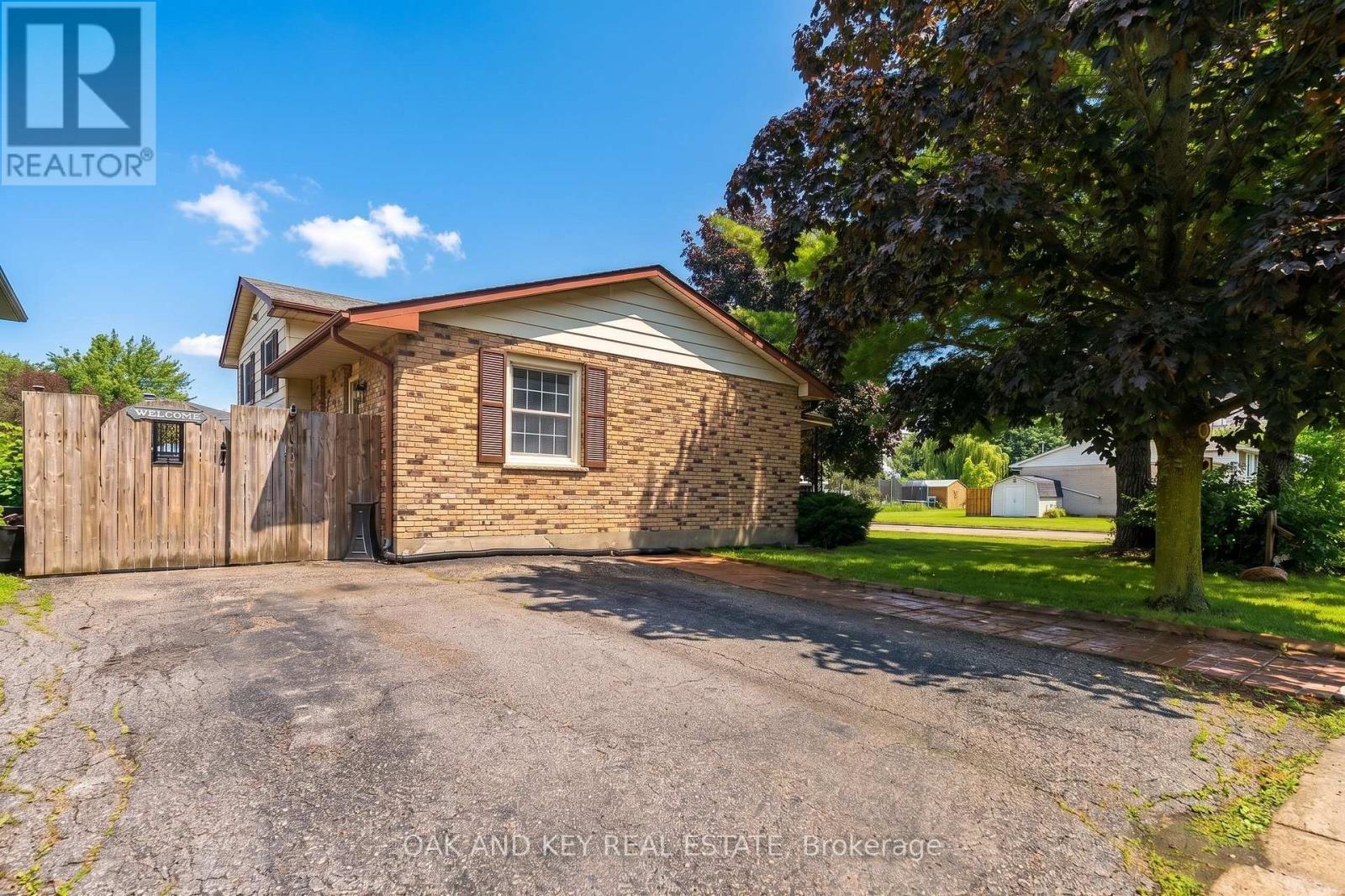 1 VANIER PLACE - Image 33
