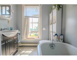 28 St. Andrews Street, Bridgewater, NS B4V1N8 Photo 9