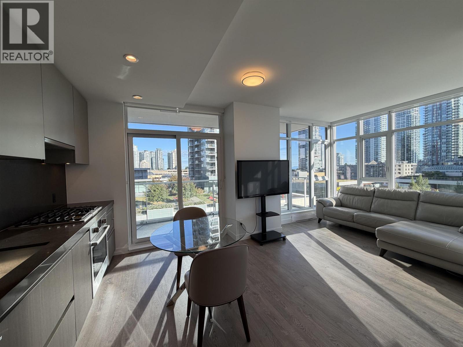 2 Bed, 2 Bath Apartment for Sale in Burnaby – 709 6080 MCKAY AVENUE, Burnaby – MLS# R3160357 - Image 4
