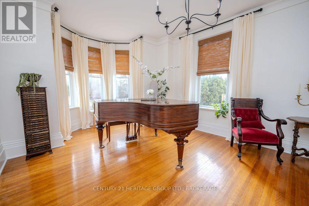 201 BRIDGE STREET W - Image 11