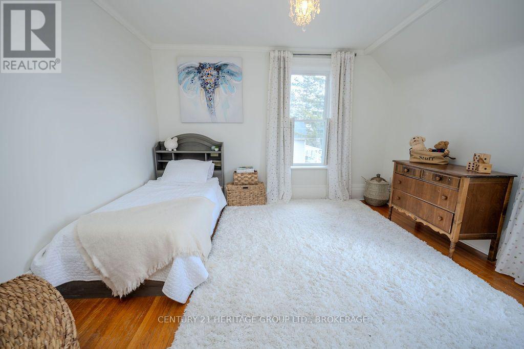 201 BRIDGE STREET W - Image 31