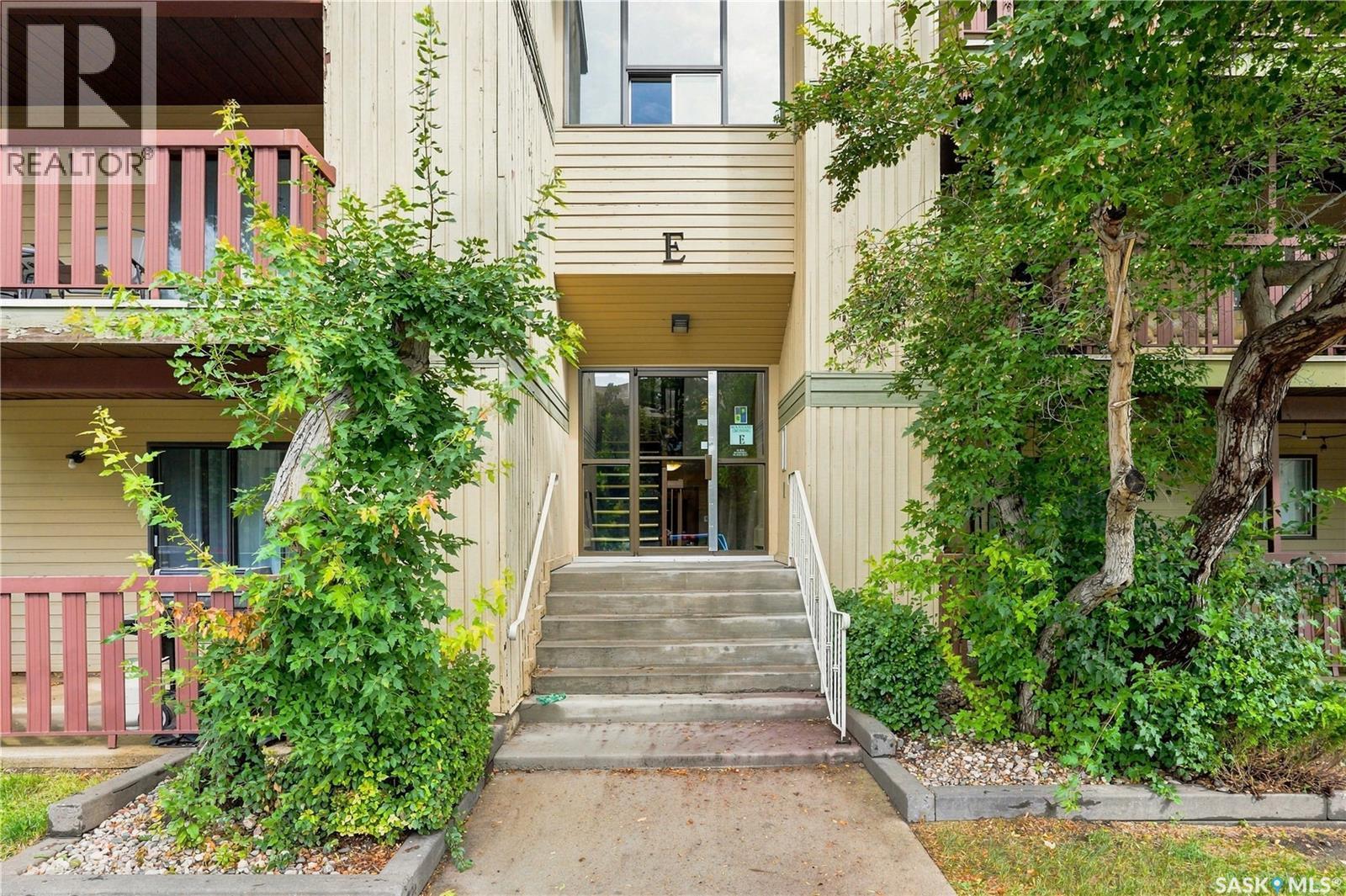 #207E 1121 McKercher DRIVE - 1