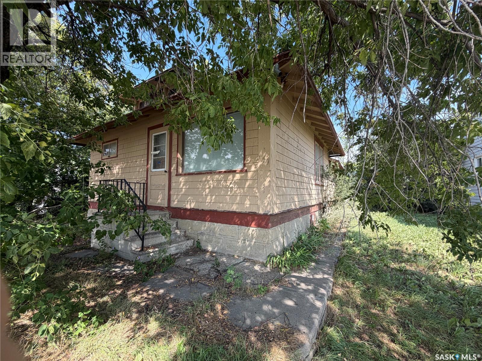 109 1st AVENUE N, Young, Saskatchewan, S0K4Y0, Young, Saskatchewan — photo 2 of 5