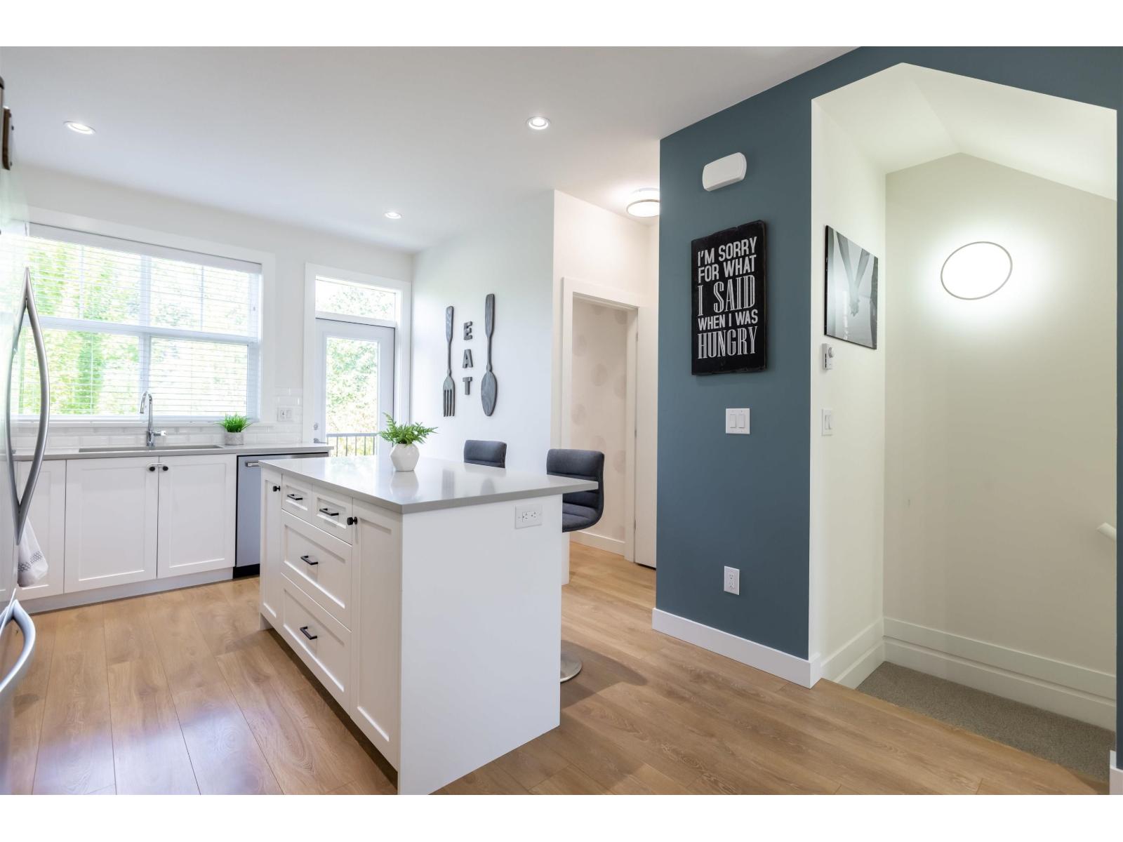 54 27735 ROUNDHOUSE DRIVE — photo 3
