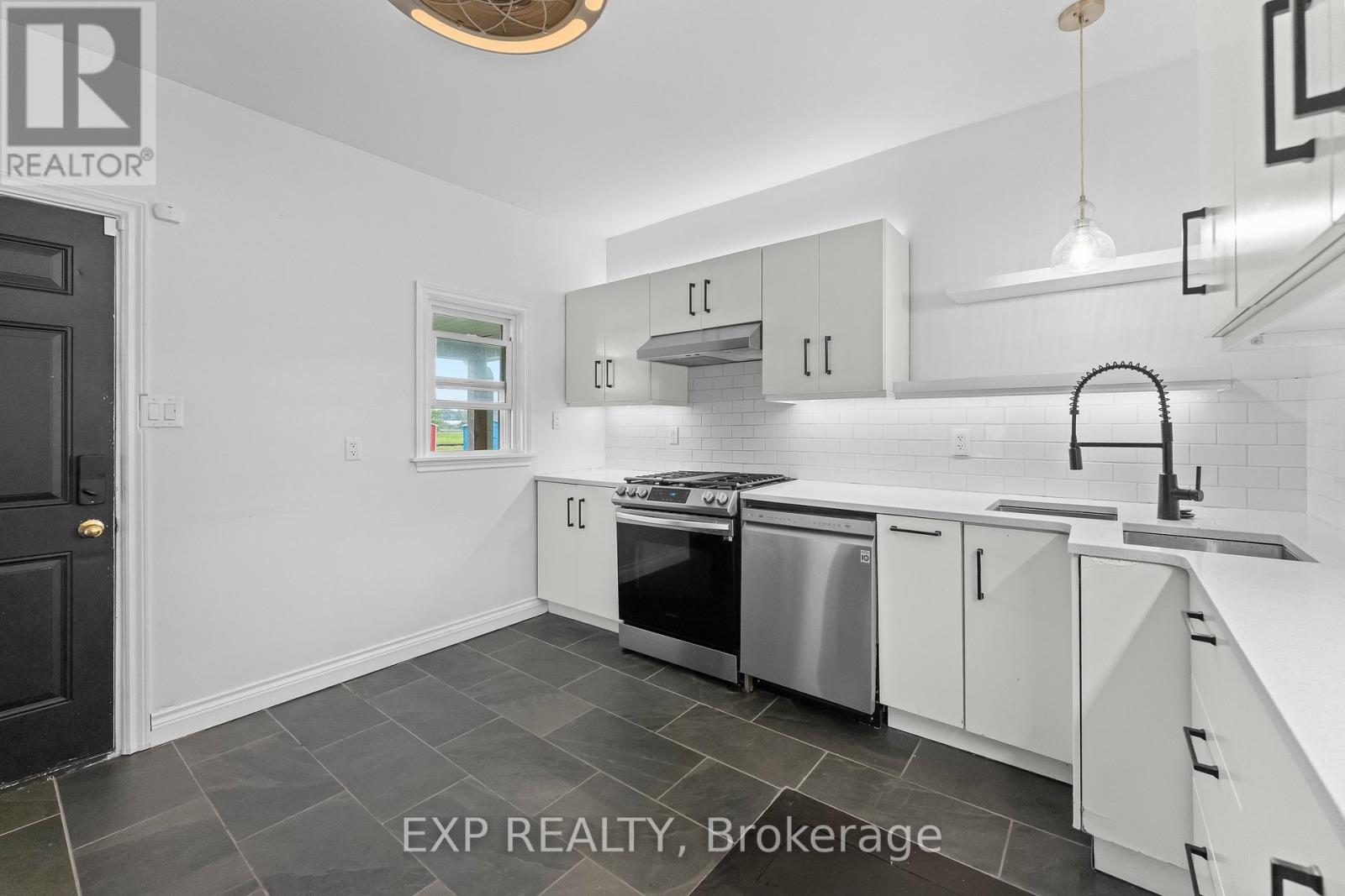 76 BELL STREET - 7