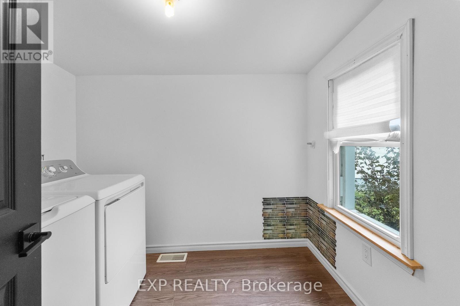 76 BELL STREET - 9