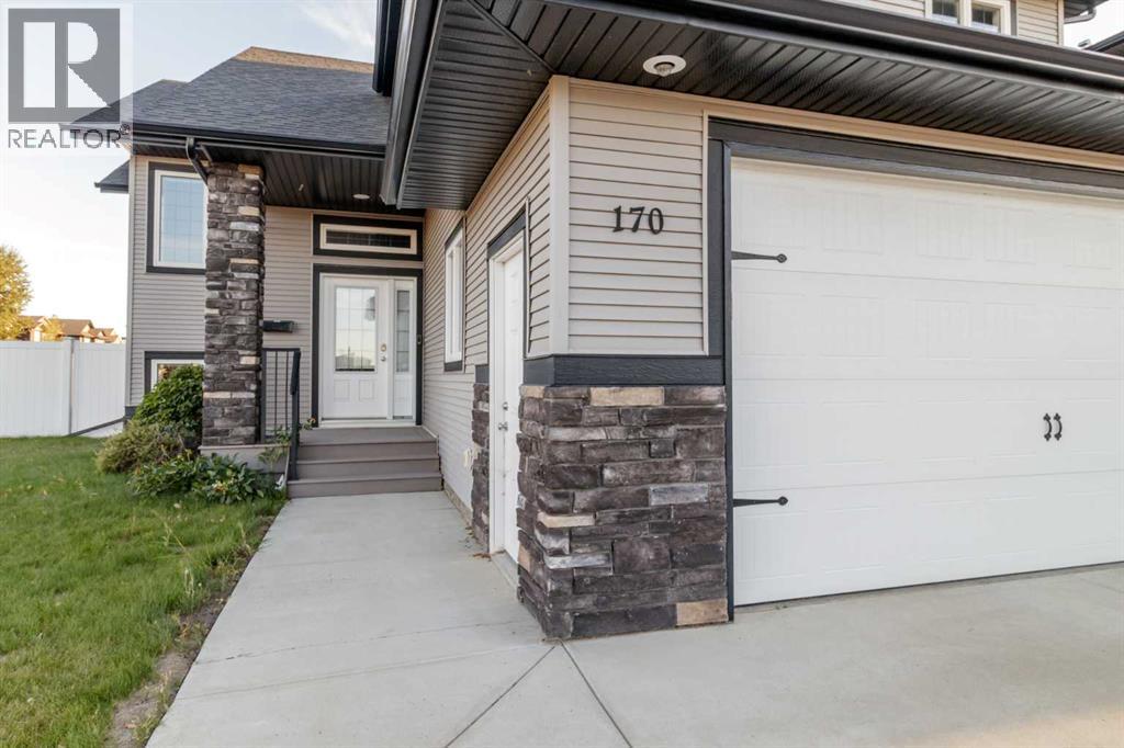 Listing photo – 170 Morris Court, Blackfalds