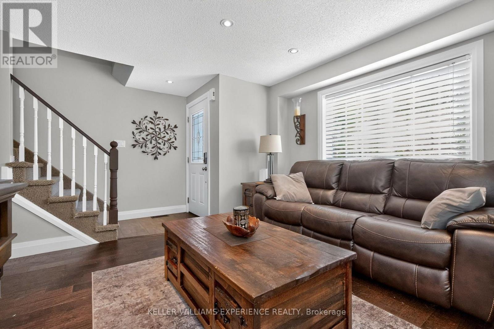 #9 38 KENWELL CRESCENT - Image 4