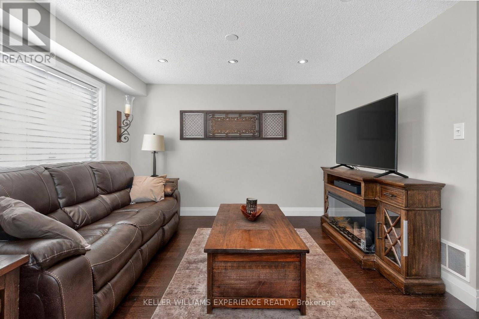 #9 38 KENWELL CRESCENT - Image 5