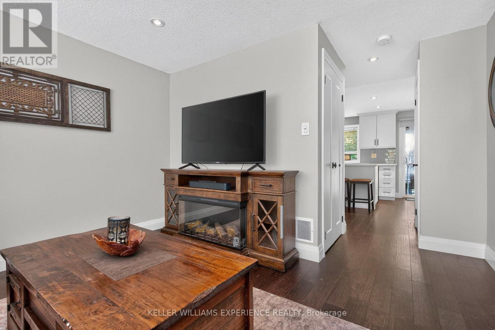 #9 38 KENWELL CRESCENT - 6