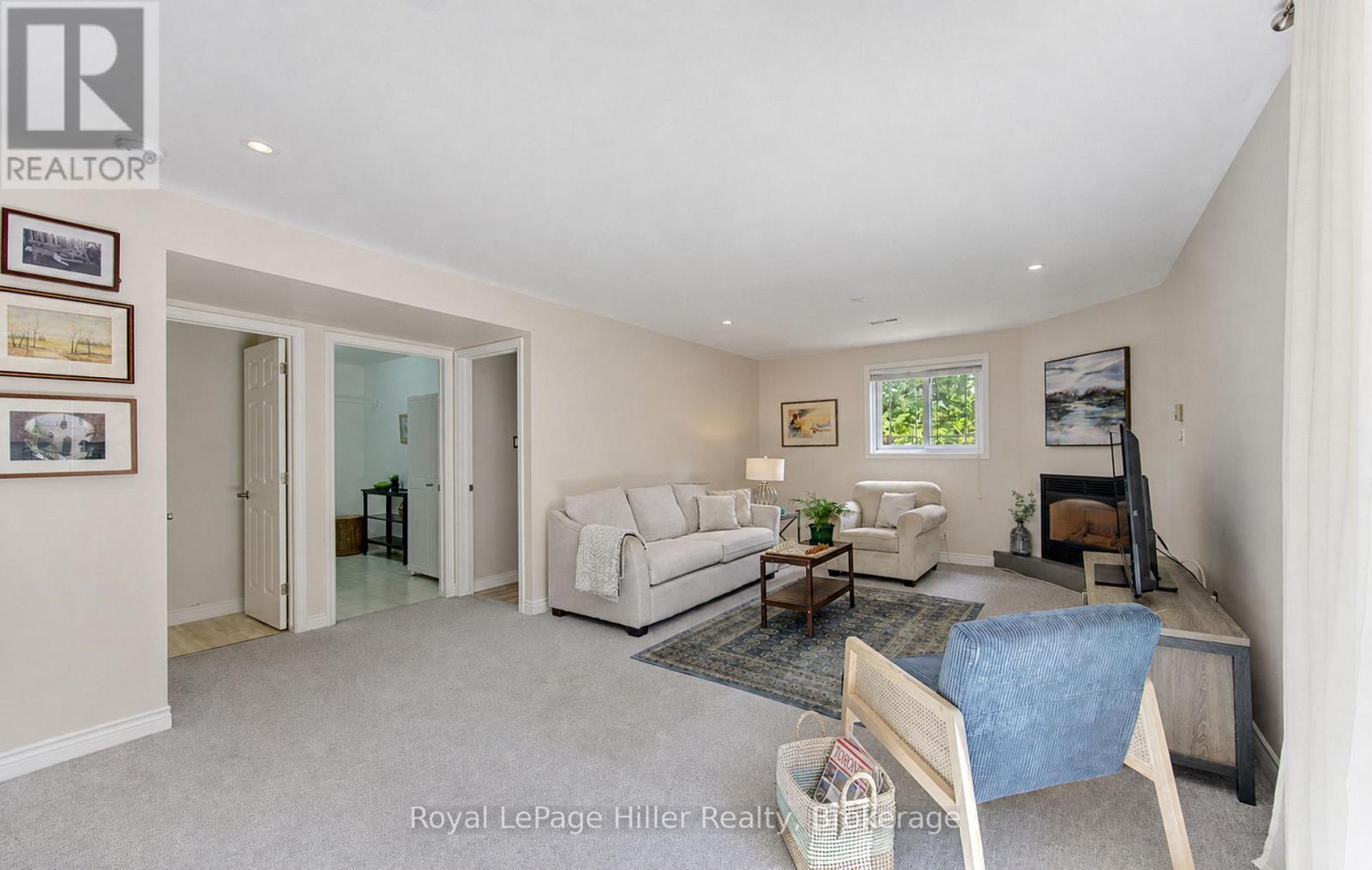 15 MCQUEEN COURT - 33