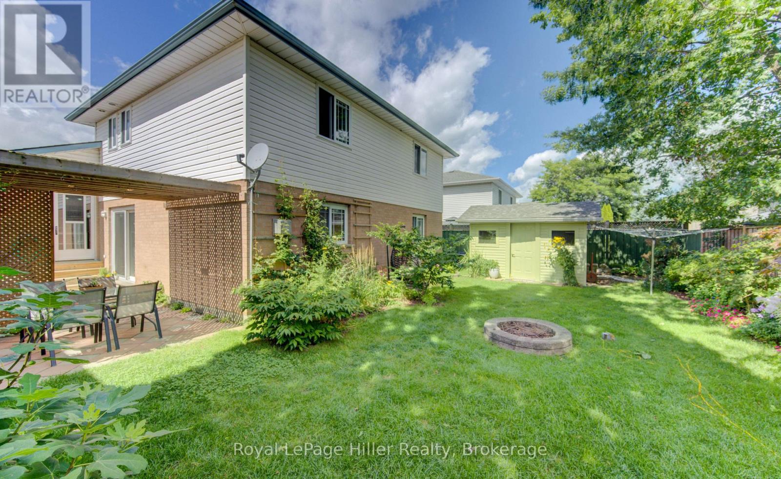 15 MCQUEEN COURT - 44