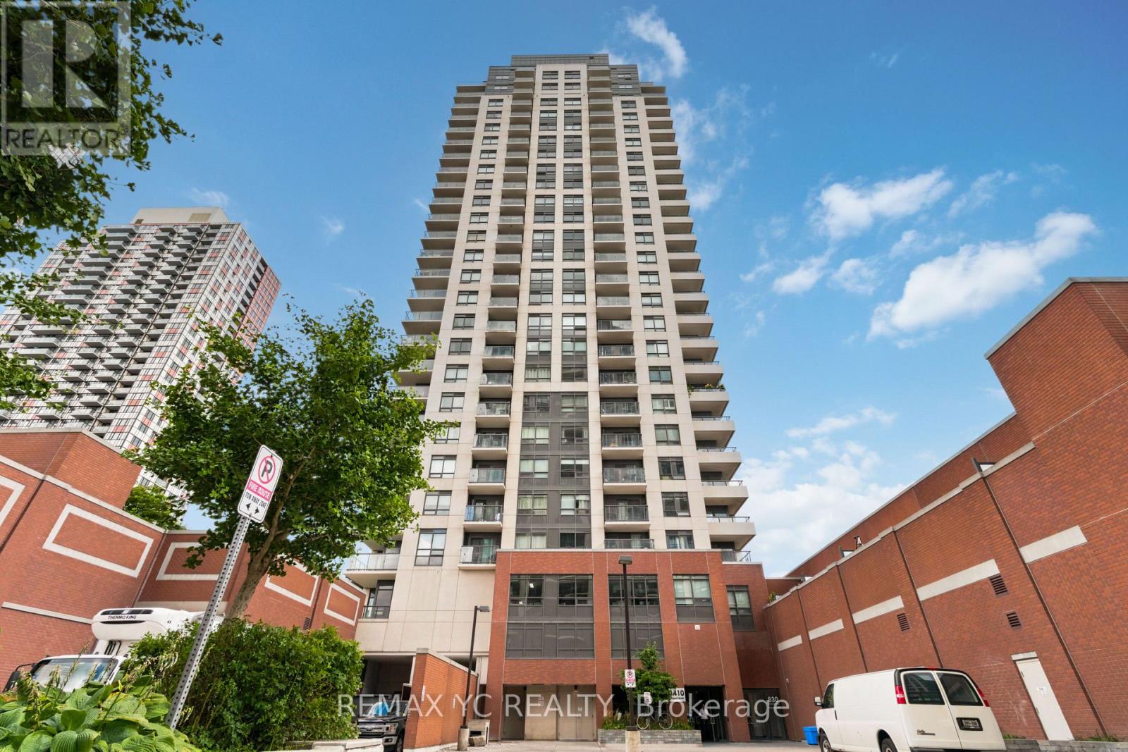 #2408 1410 DUPONT STREET - 32