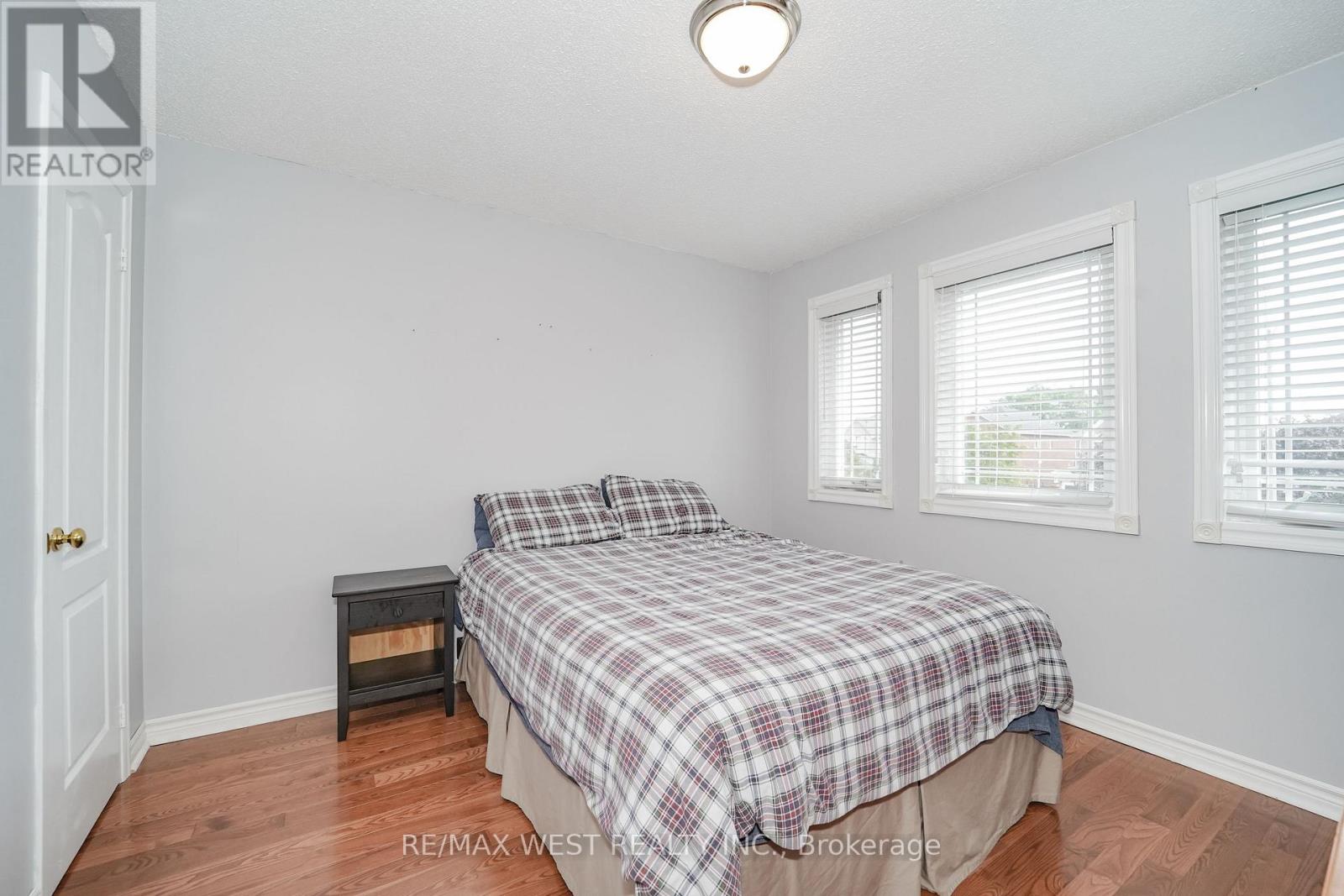 24 ROYAL VALLEY DRIVE - Image 12