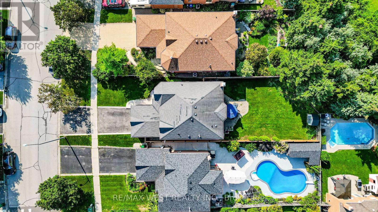 24 ROYAL VALLEY DRIVE - 17