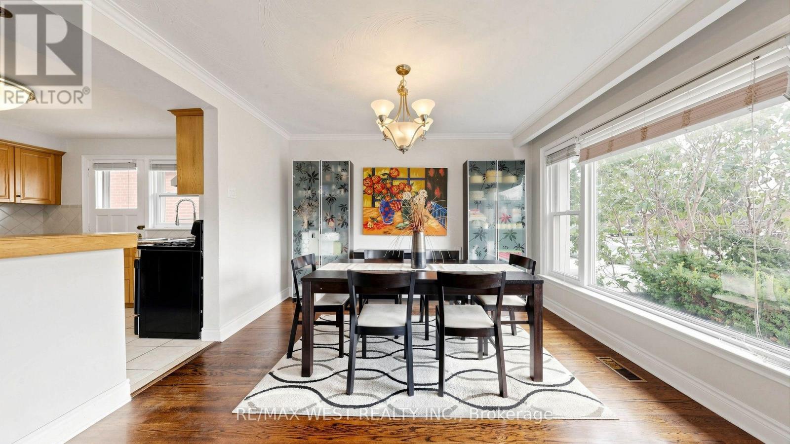 32 ALLONSIUS DRIVE - 16