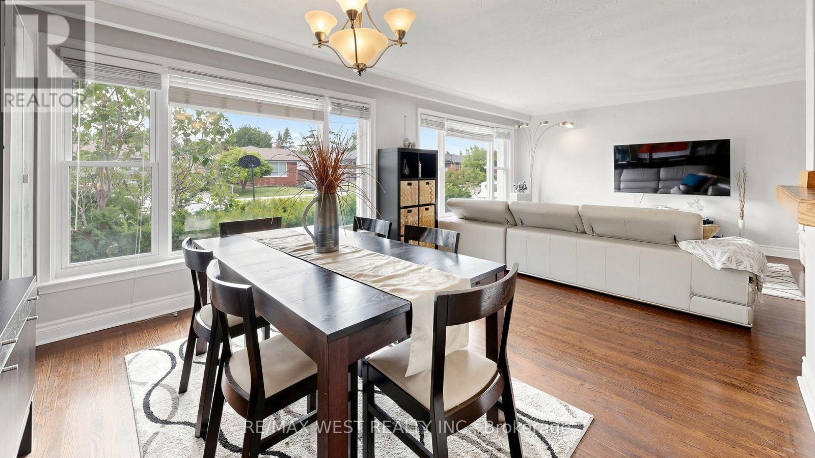32 ALLONSIUS DRIVE - 17