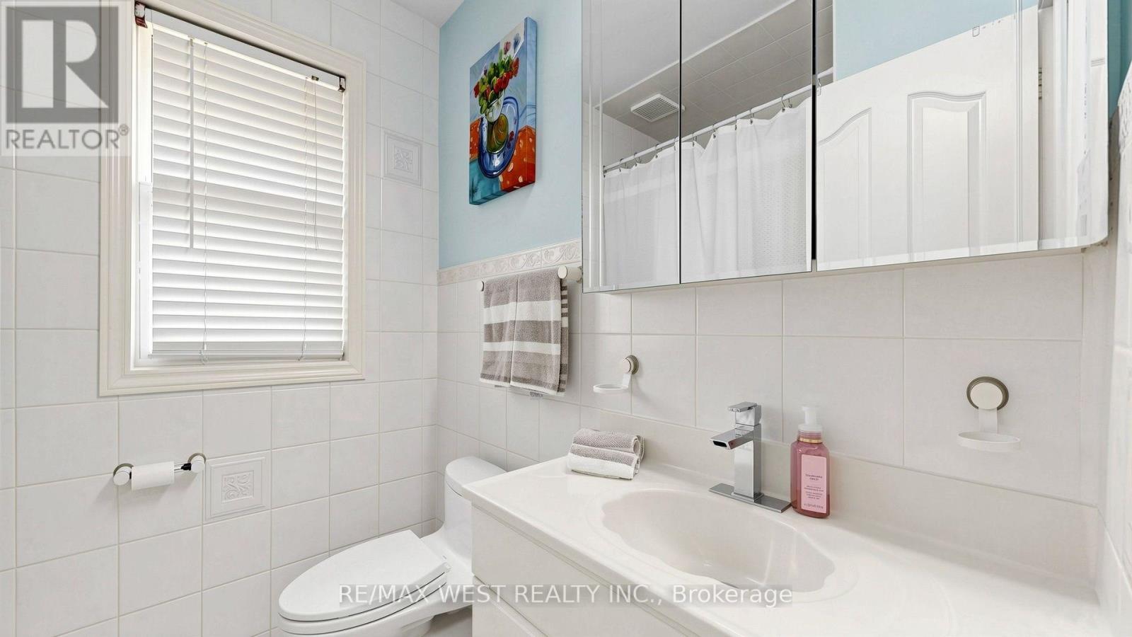 32 ALLONSIUS DRIVE - 21