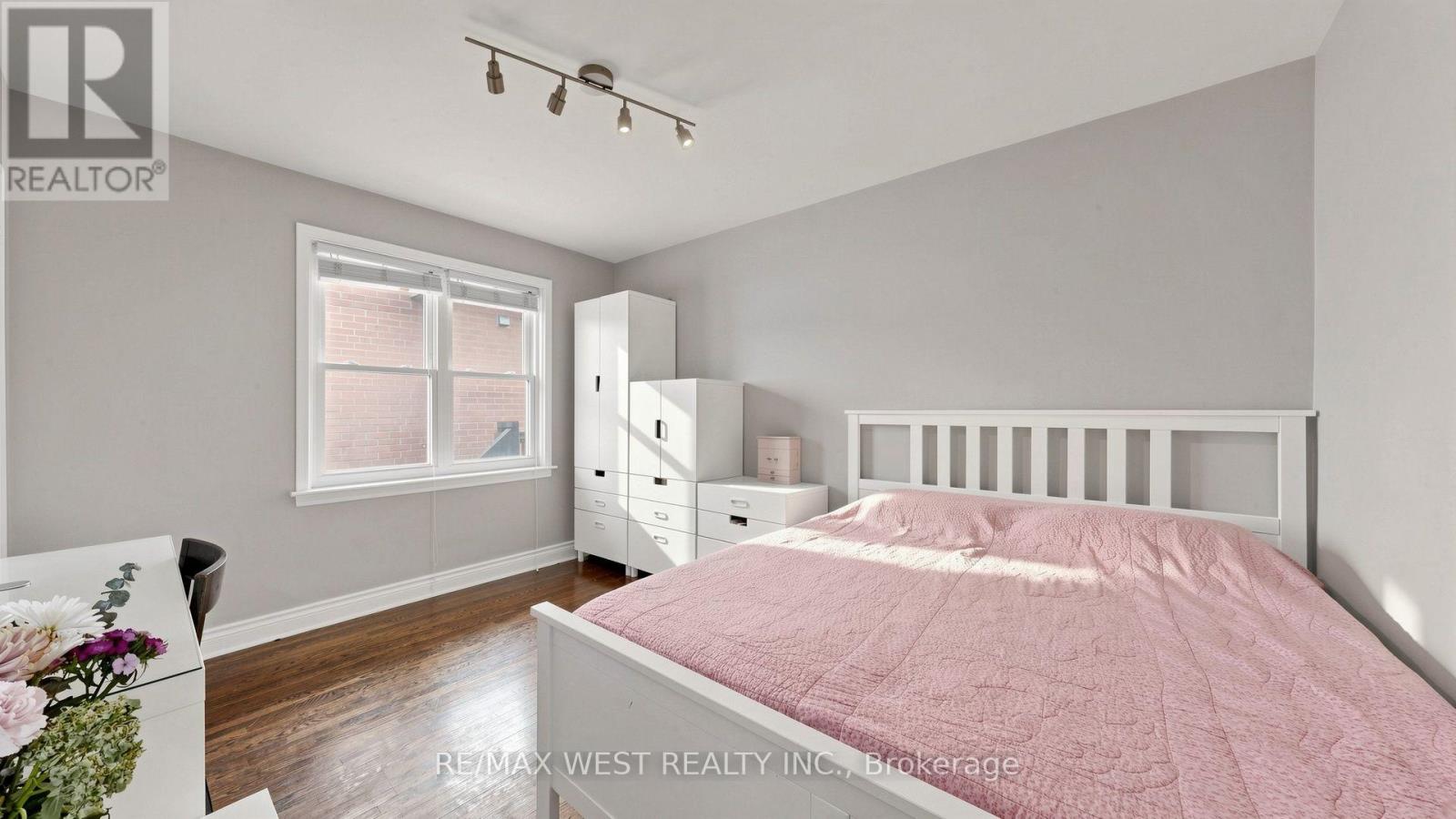 32 ALLONSIUS DRIVE - 22