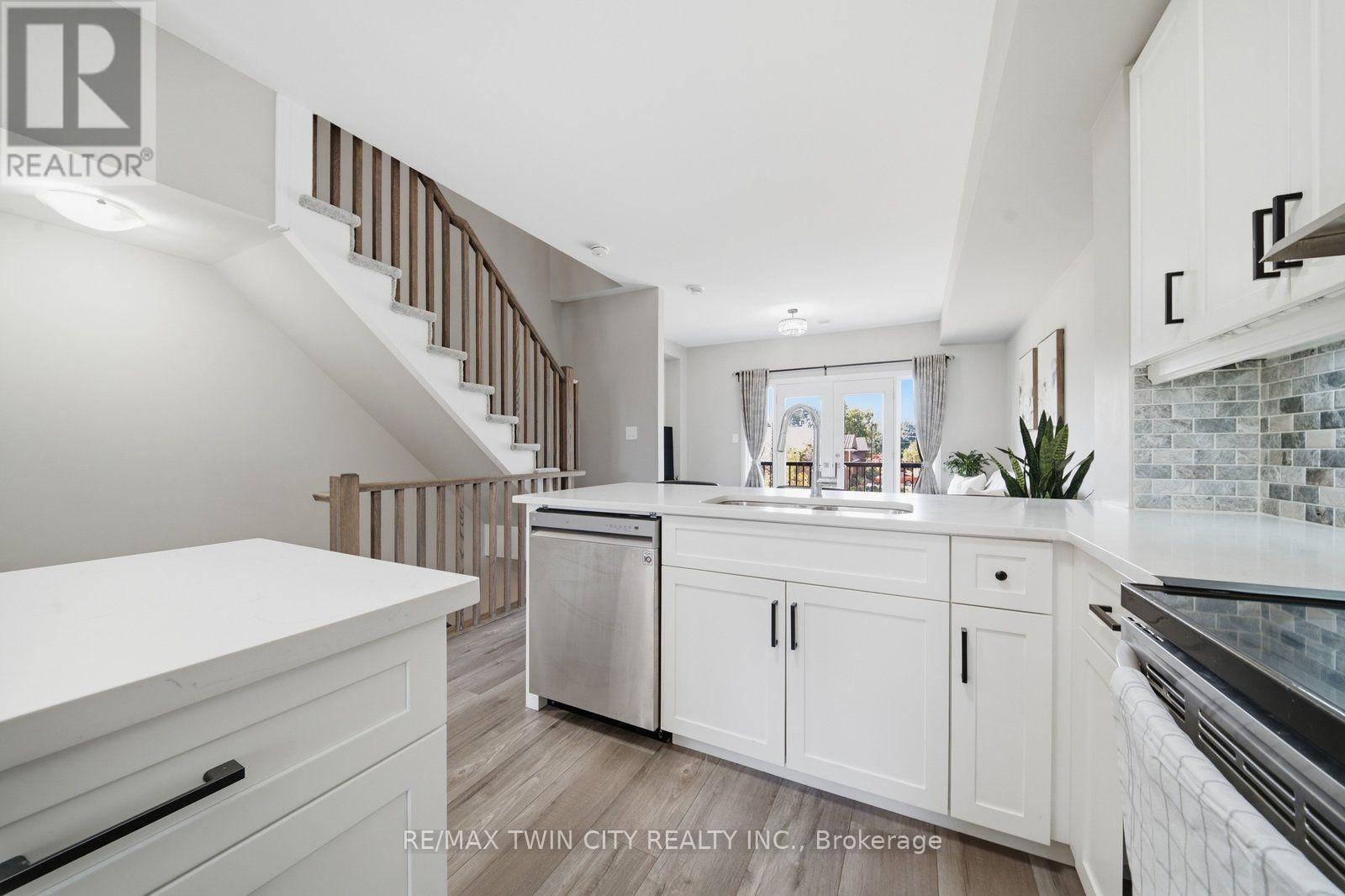 #46 720 GREY STREET - Image 12