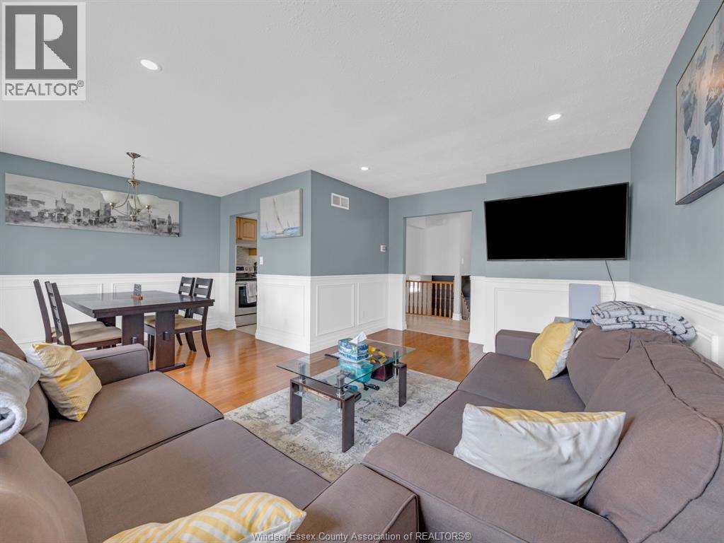 1031 EASTLAWN - 13