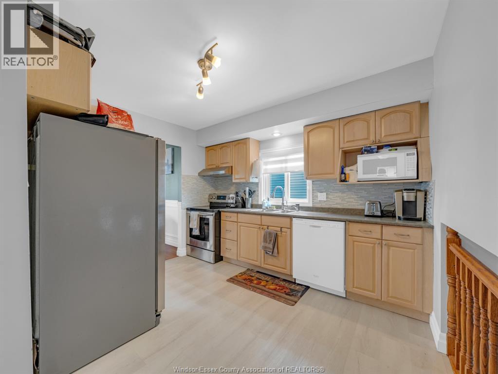 1031 EASTLAWN - 14