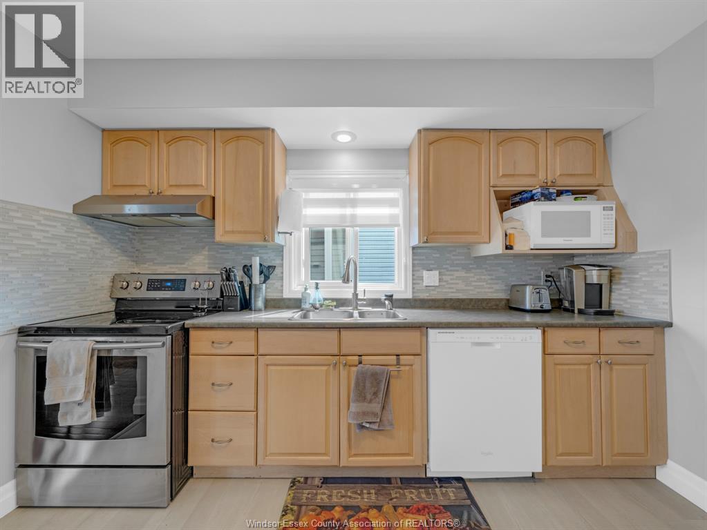 1031 EASTLAWN - 15