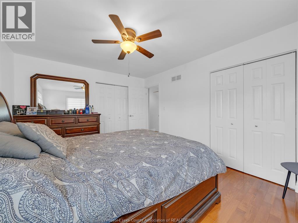 1031 EASTLAWN - 16