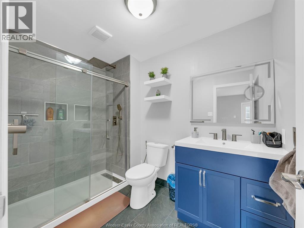 1031 EASTLAWN - Image 28