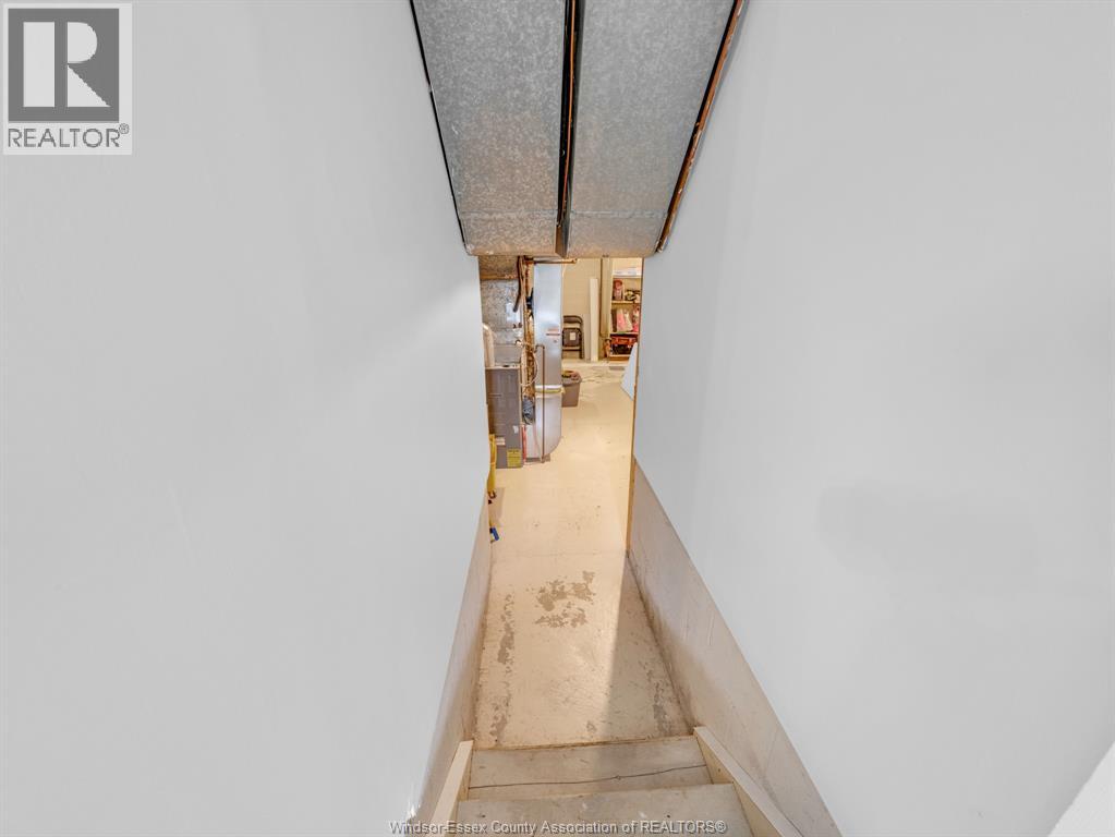 1031 EASTLAWN - Image 29