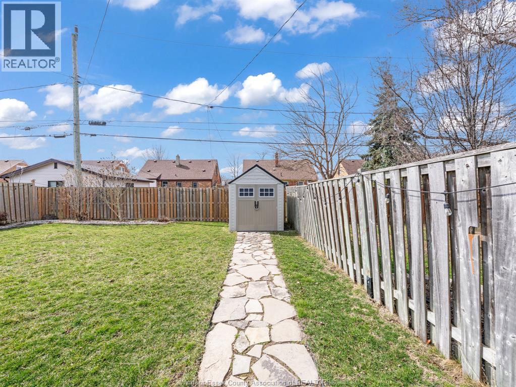 1031 EASTLAWN - 7