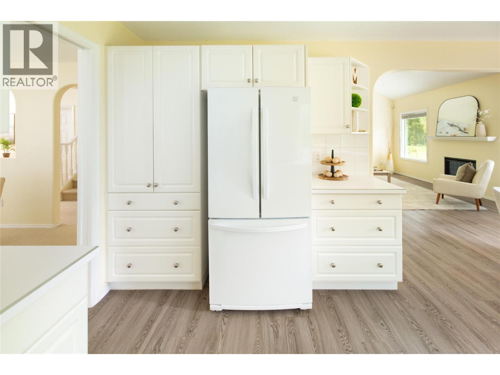 #305 650 Lexington Drive - 17