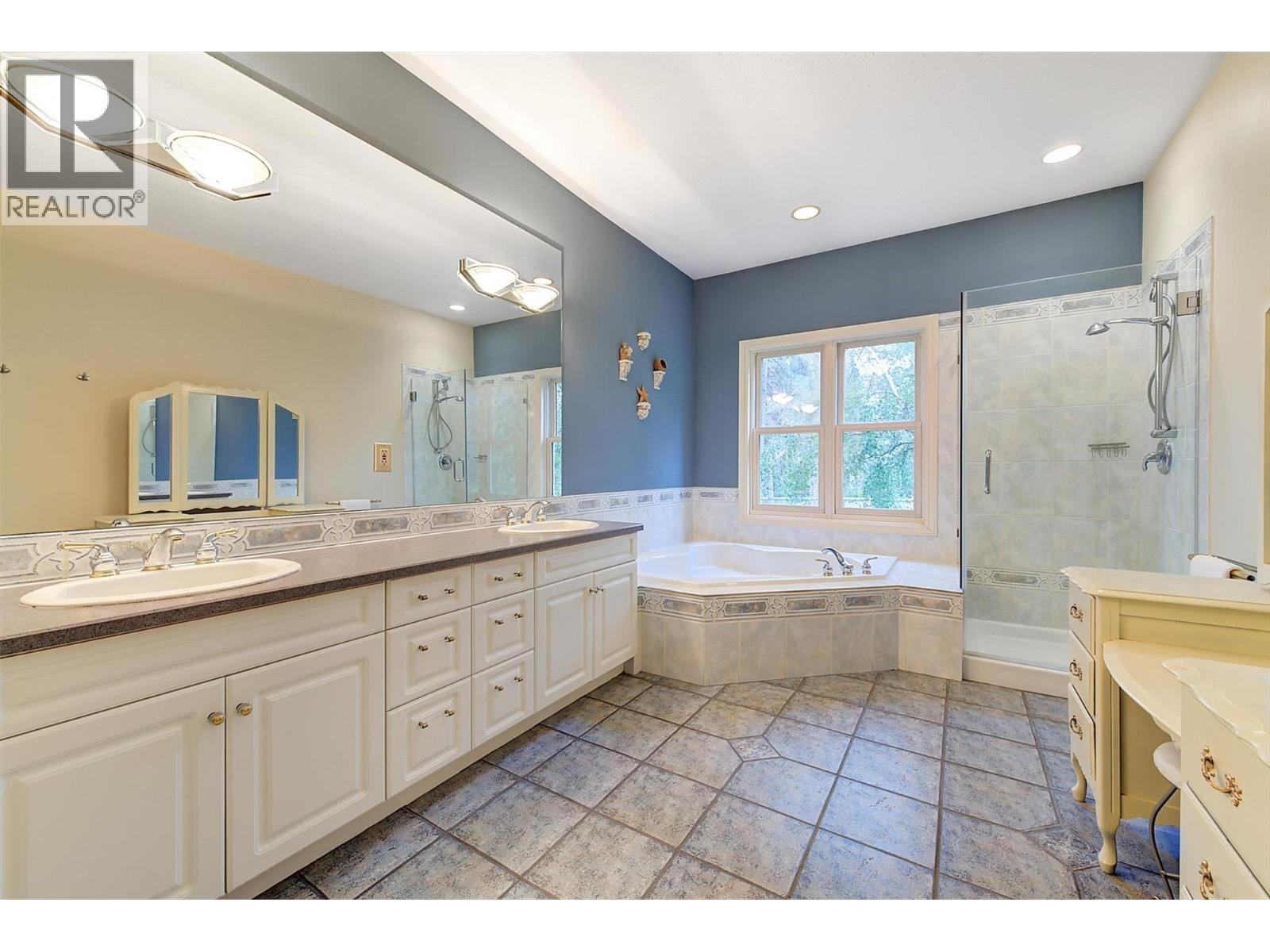 3605 Luxmoore Road, Kelowna