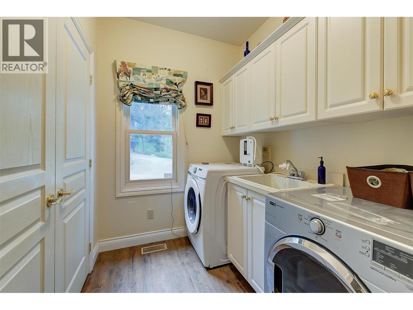 3605 Luxmoore Road, Kelowna